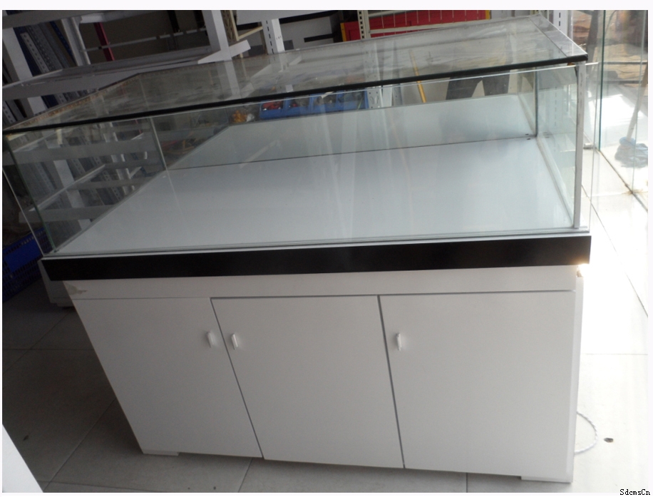 南昌玻璃精品展柜