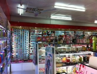 南昌新建县饰品店货架现场图片展示