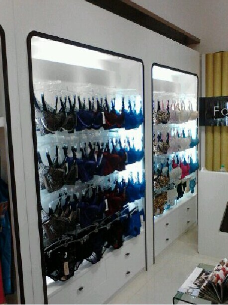 江西内衣展柜定做，白色烤漆展柜图片