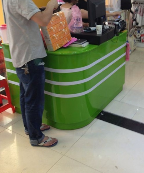 绿色带转弯收银台