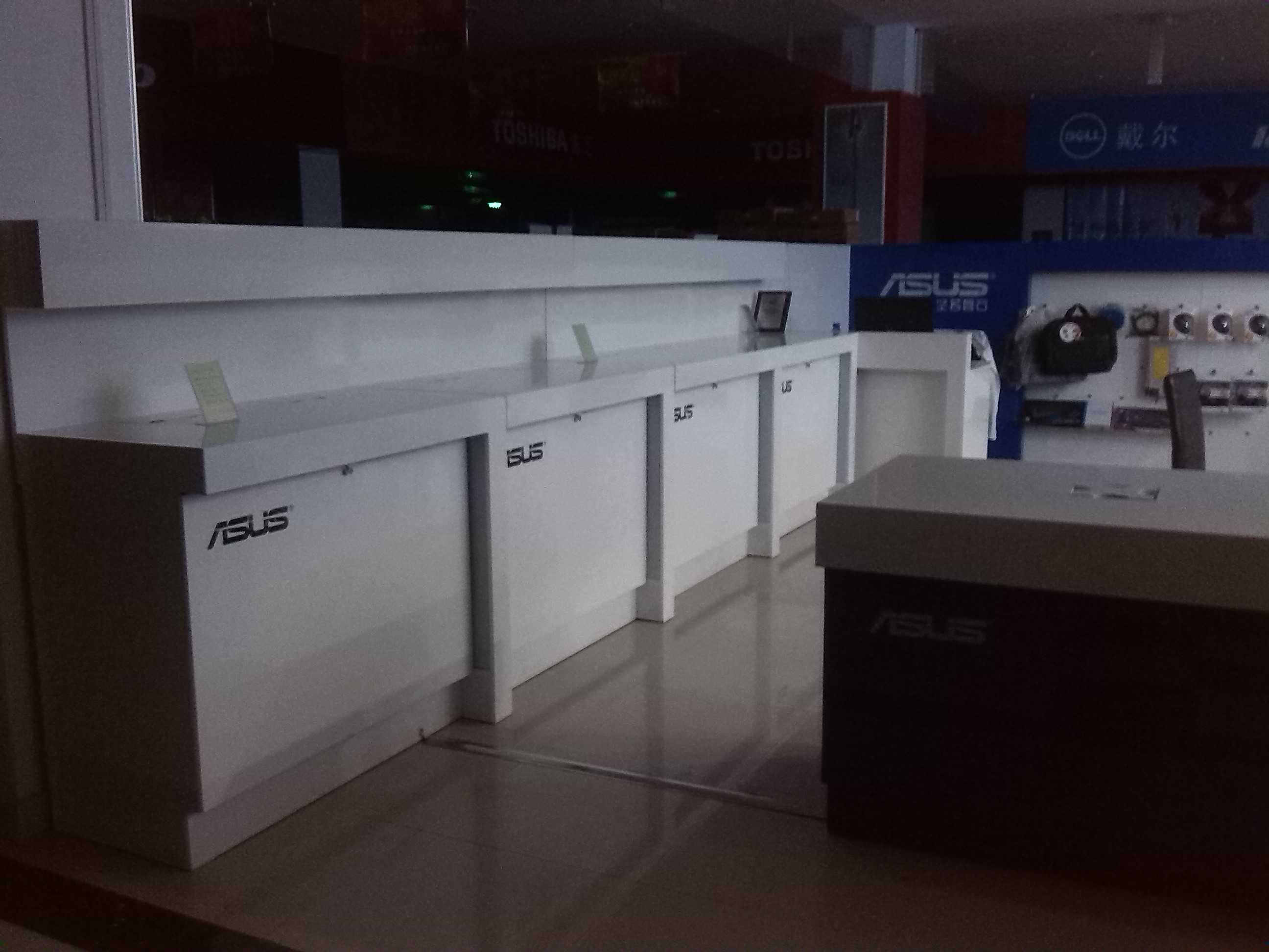 南昌华硕品牌店电脑展柜