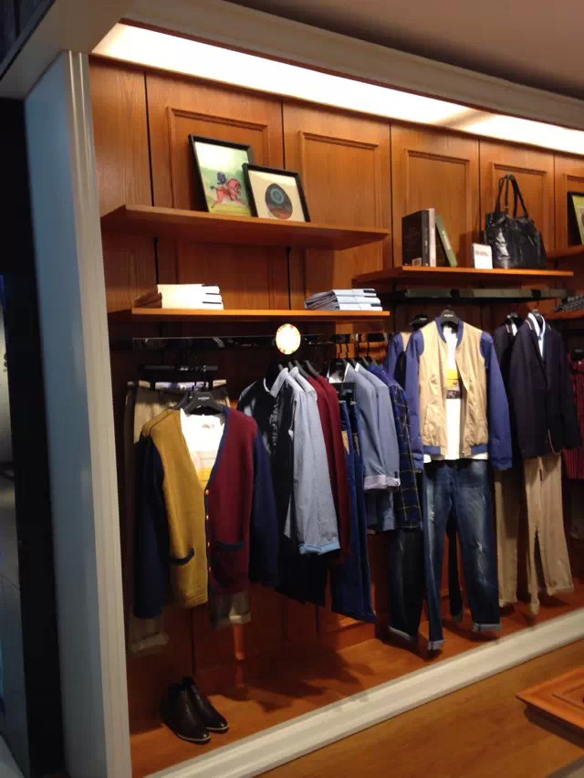 江西服装展柜,品牌男装展柜风格