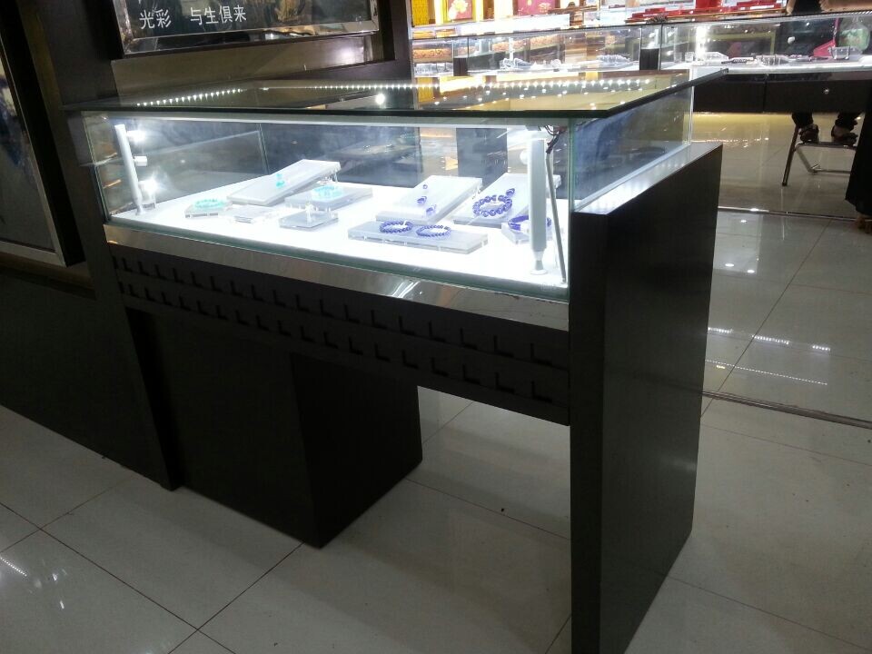 高档南昌首饰玻璃柜台实物拍摄